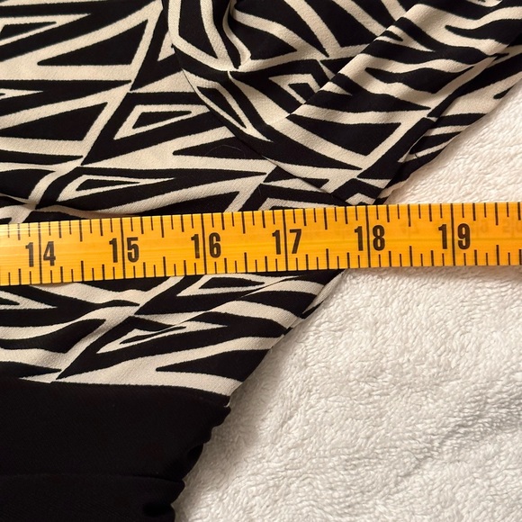 TravelSmith Crossover V Neck Empire Waist Black Cream Stretch Dress Small - Picture 11 of 13